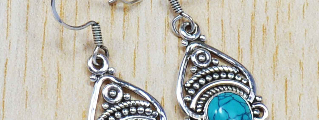 5 Things You Should Know Before Getting Your Ears Pierced. 5 Things You Should Know Before Getting Your Ears Pierced.