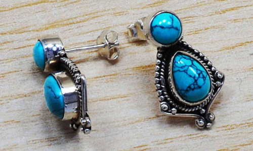The Ultimate Guide to Choose the Best Earrings for Sensitive Ears
