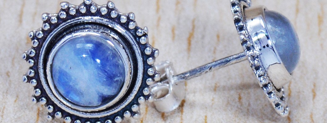 How to Care Your Jewelry During Summer - Here's the Guide How to Care Your Jewelry During Summer - Here's the Guide