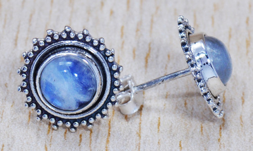 How to Care Your Jewelry During Summer - Here's the Guide