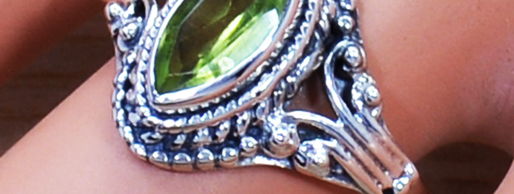 7 Ways to Pick the Perfect Wedding Ring 7 Ways to Pick the Perfect Wedding Ring