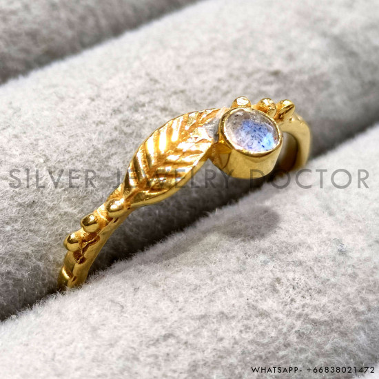 Rainbow Moonstone 925 Sterling Silver Ring (GR-817) Rainbow Moonstone 925 Sterling Silver Ring (GR-817)