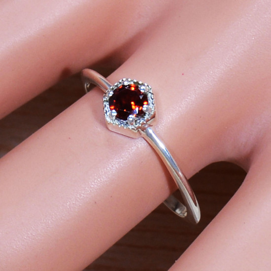 925 Sterling Silver Garnet Gemstone Jewelry Finger Ring SJWR-1635