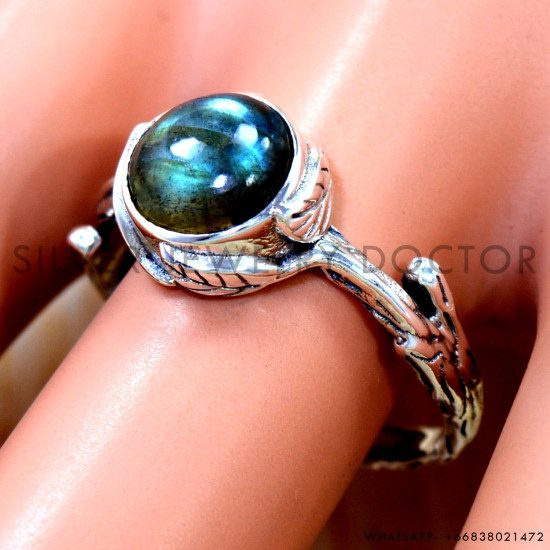 Labradorite 925 Sterling Silver Ring (SJWR-3084) Labradorite 925 Sterling Silver Ring (SJWR-3084)