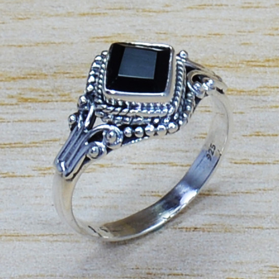 Black Onyx Gemstone Semi Precious Jewelry 925 Sterling Silver Ring SJWR-881