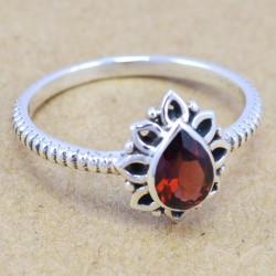 Garnet 925 Sterling Silver Ring (WR-6193) Garnet 925 Sterling Silver Ring (WR-6193)