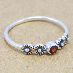 Garnet 925 Sterling Silver Ring (WR-6201) Garnet 925 Sterling Silver Ring (WR-6201)